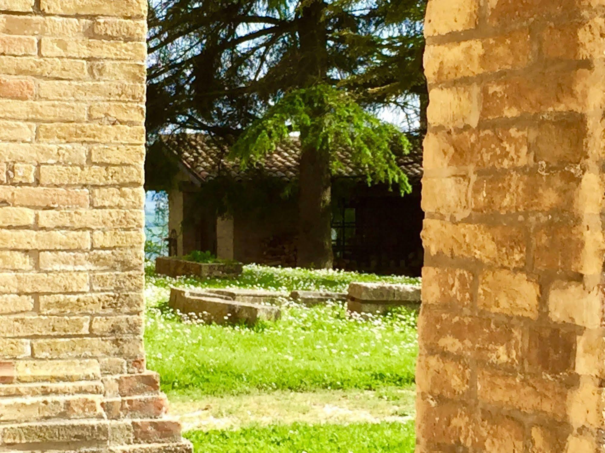 Bed and Breakfast Convento Di San Francesco Mondaino Exterior foto